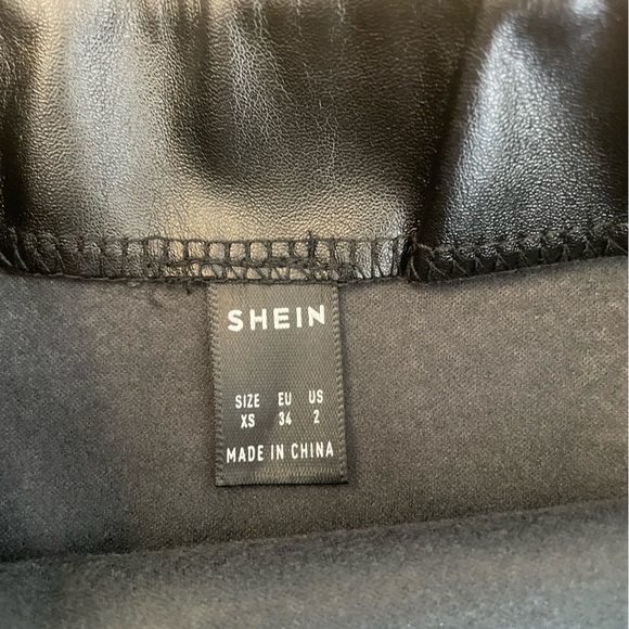 SHEIN Size 2 Solid Black Faux Leather Mini Skirt Womens High Waist Side Slit - Picture 3 of 3
